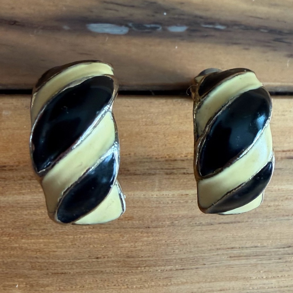 Vintage Black Cream & Gold Tone Half Hoop Swirl Earrings Classic Retro Jewelry